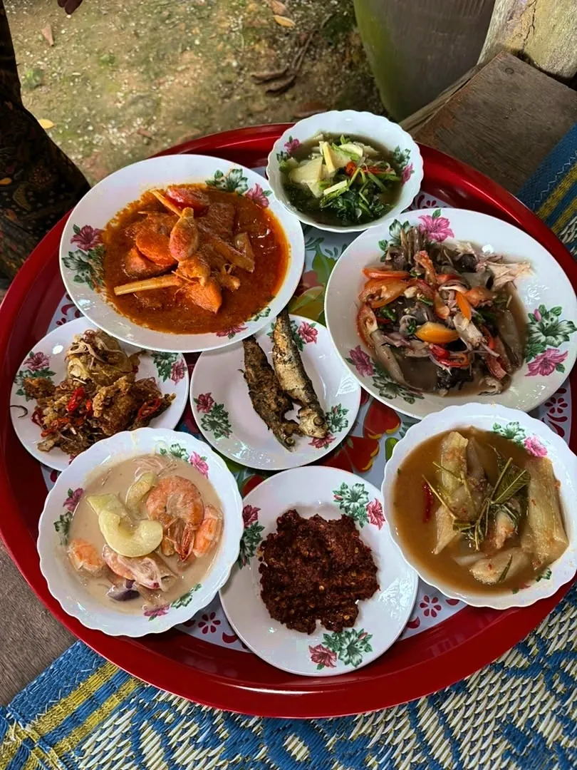 Juadah kampung di Kafe Santai D'Sungai Derga